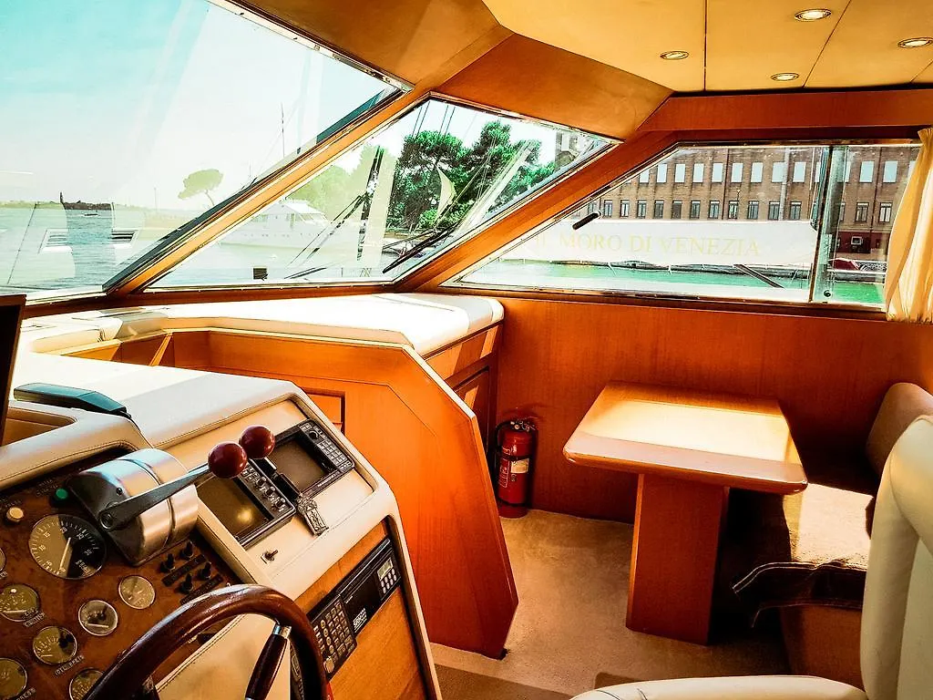 Yacht Diva Hotel Venecia 0*,